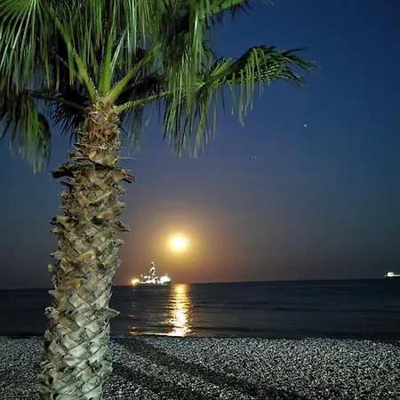 Seafront Escape * בורוקליני