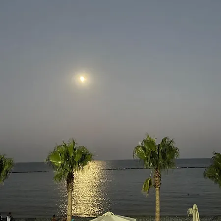Seafront Escape דירה בורוקליני
