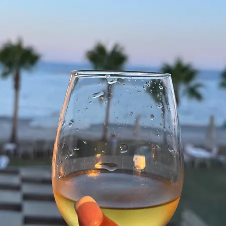 Seafront Escape דירה *